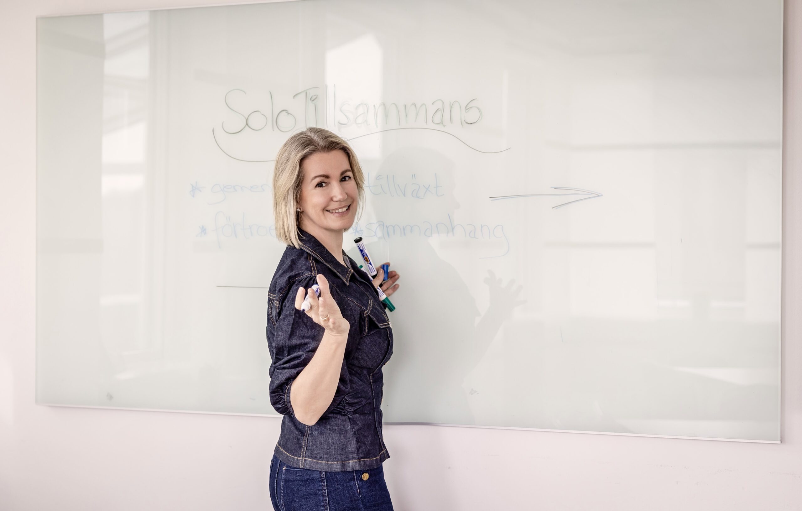 Lina vid tavlan 2 sociala medier
