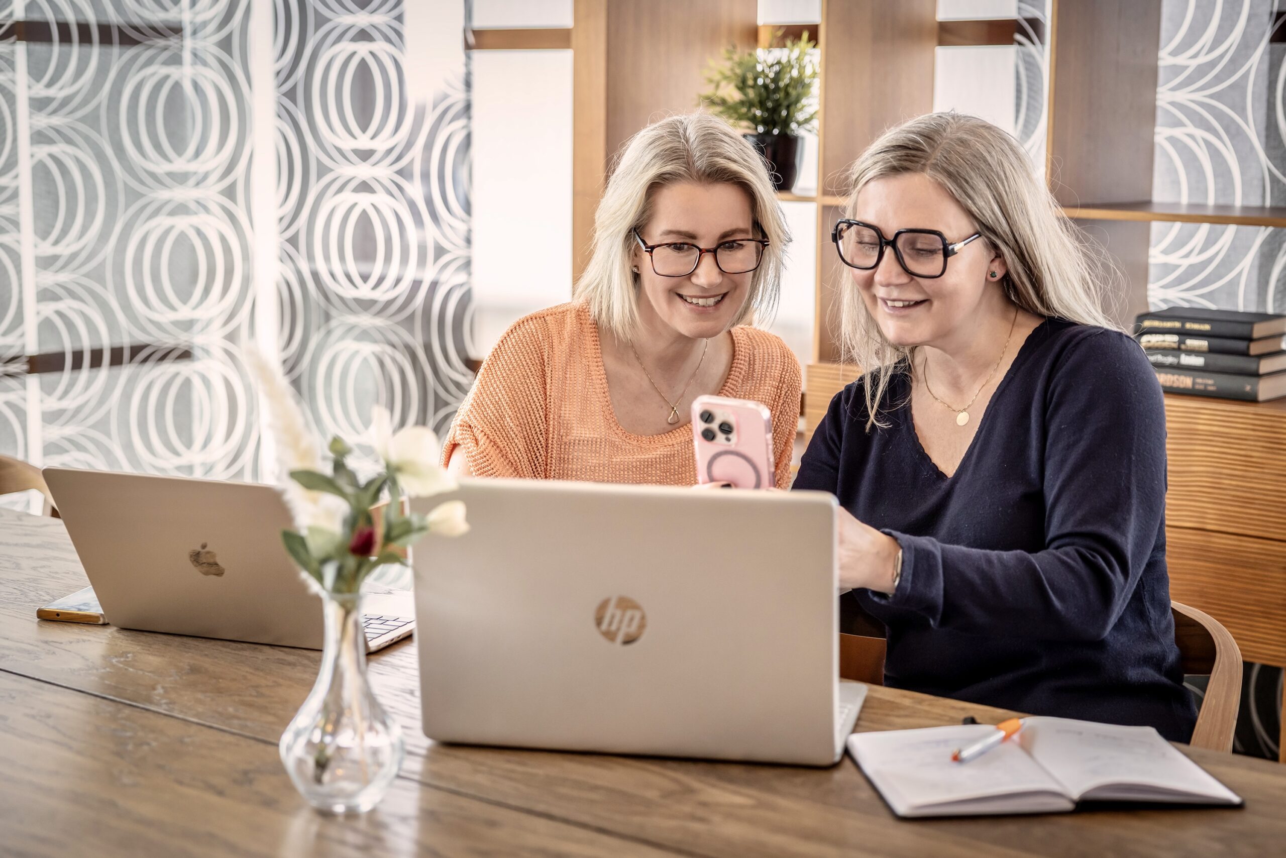 Petra och Lina 8 sociala medier